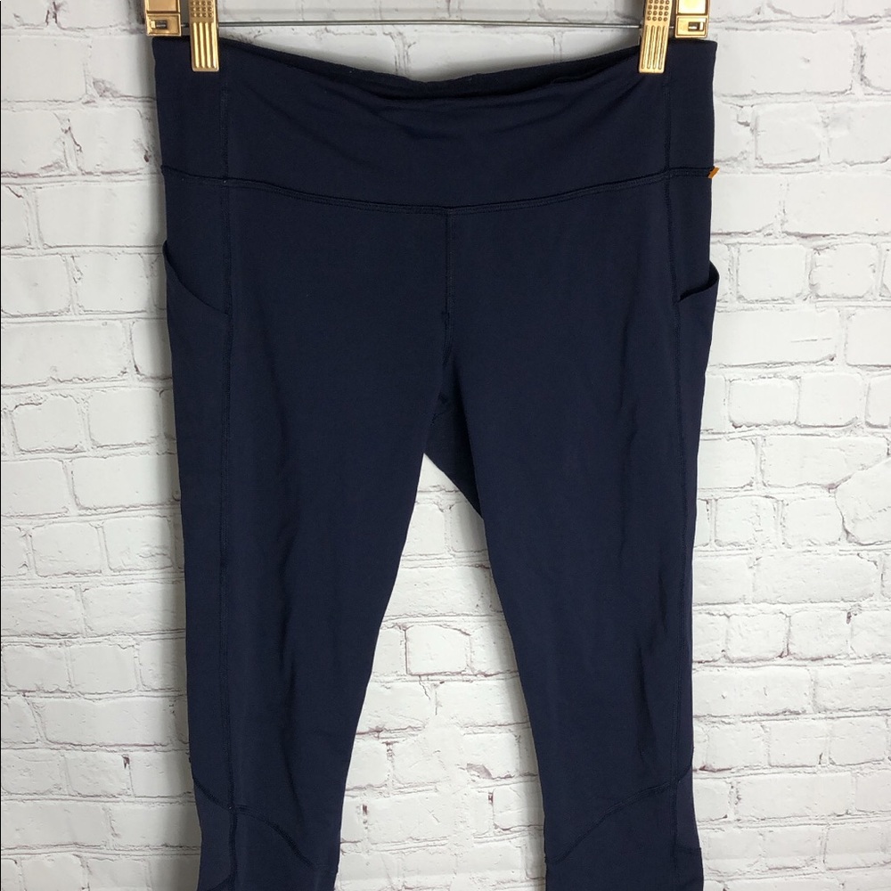 Cropped lululemon navy leggings
